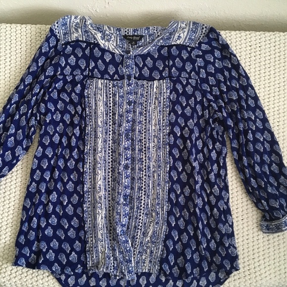 Lucky Brand easy flowing medium shirt, Botton down front - Picture 1 of 5